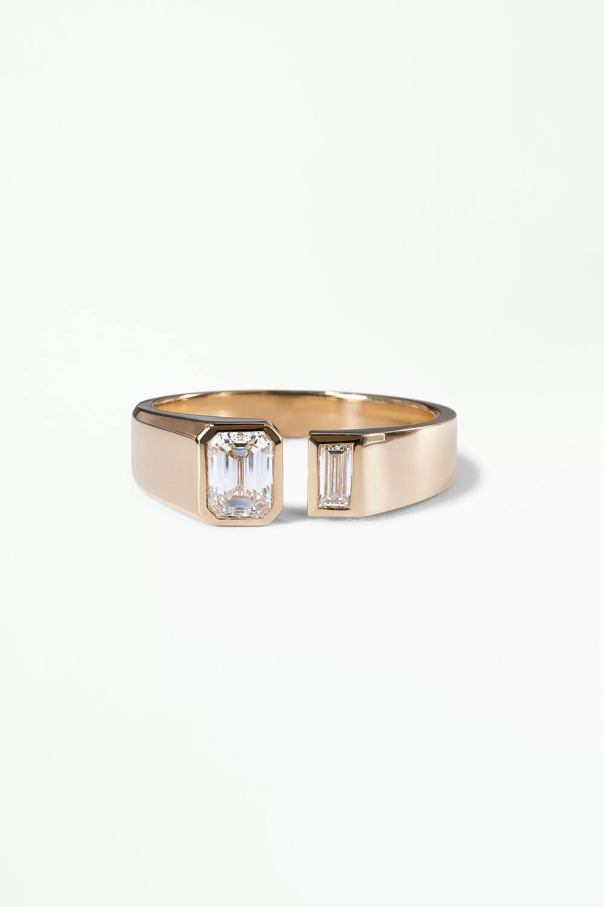 Hot Emerald And Baguette Cut Diamond Dyad Signet Ring Rings