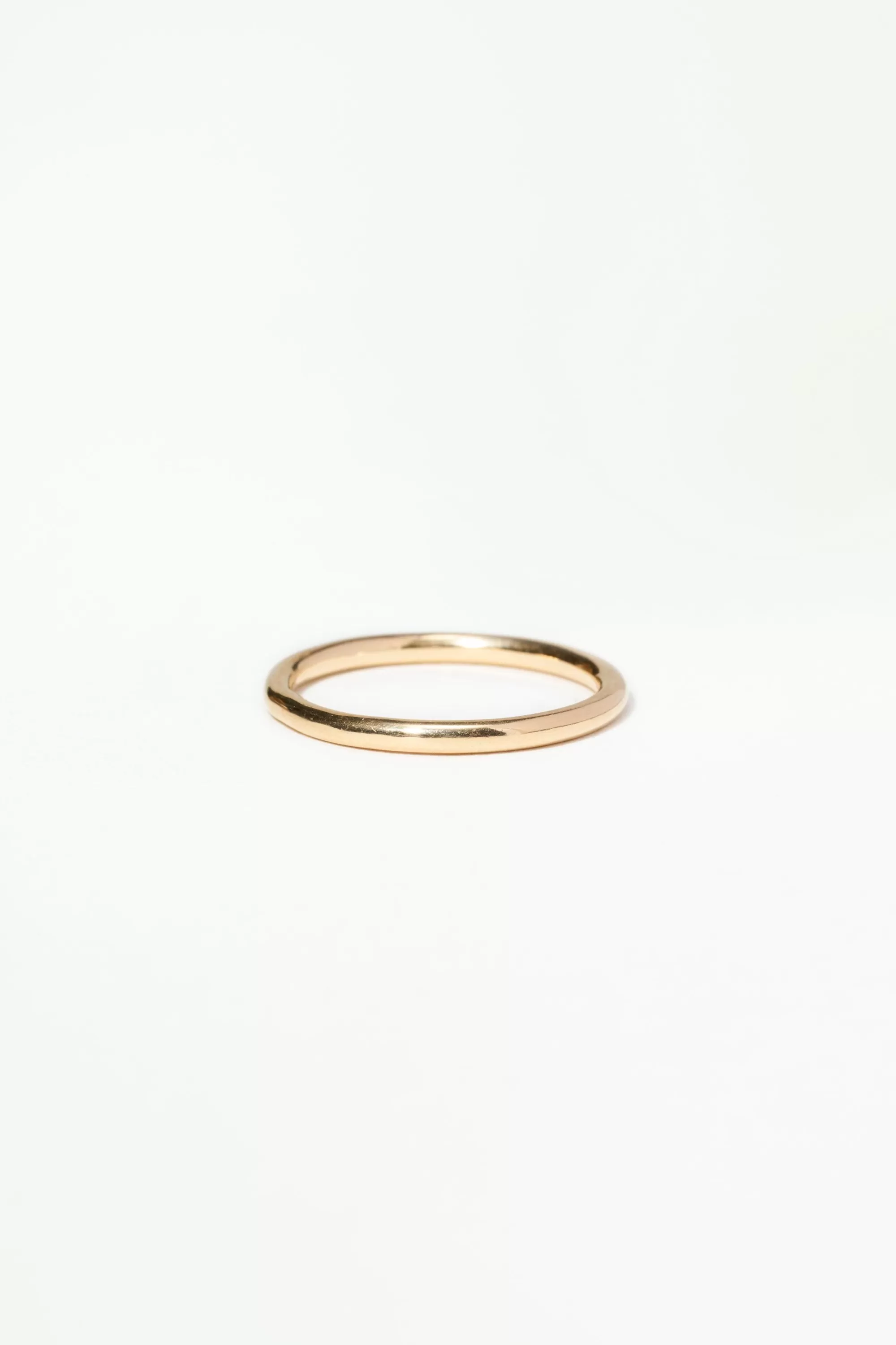 Hot Medium Round Band Rings