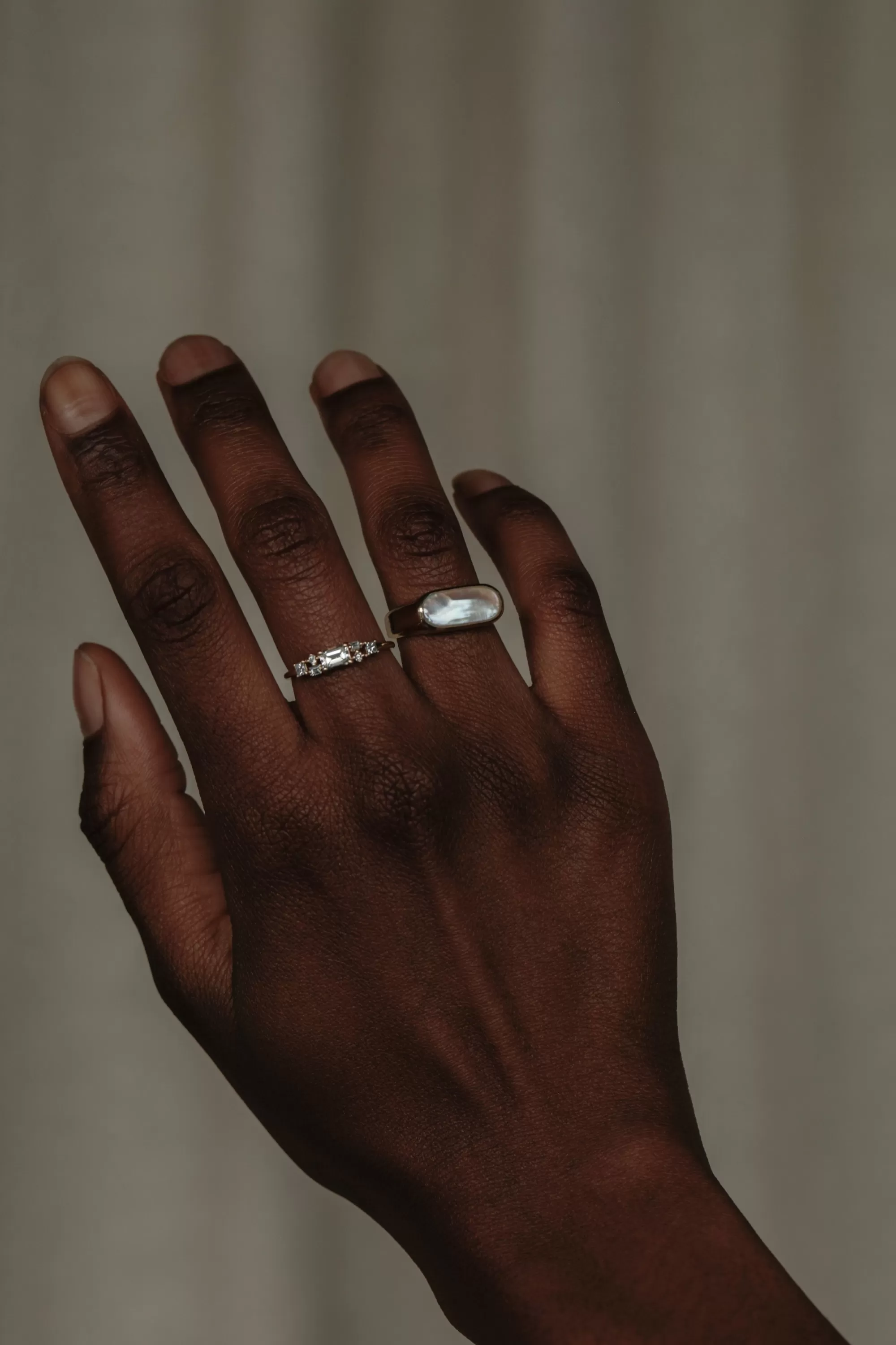 Hot Pearl Signet - Bar Rings