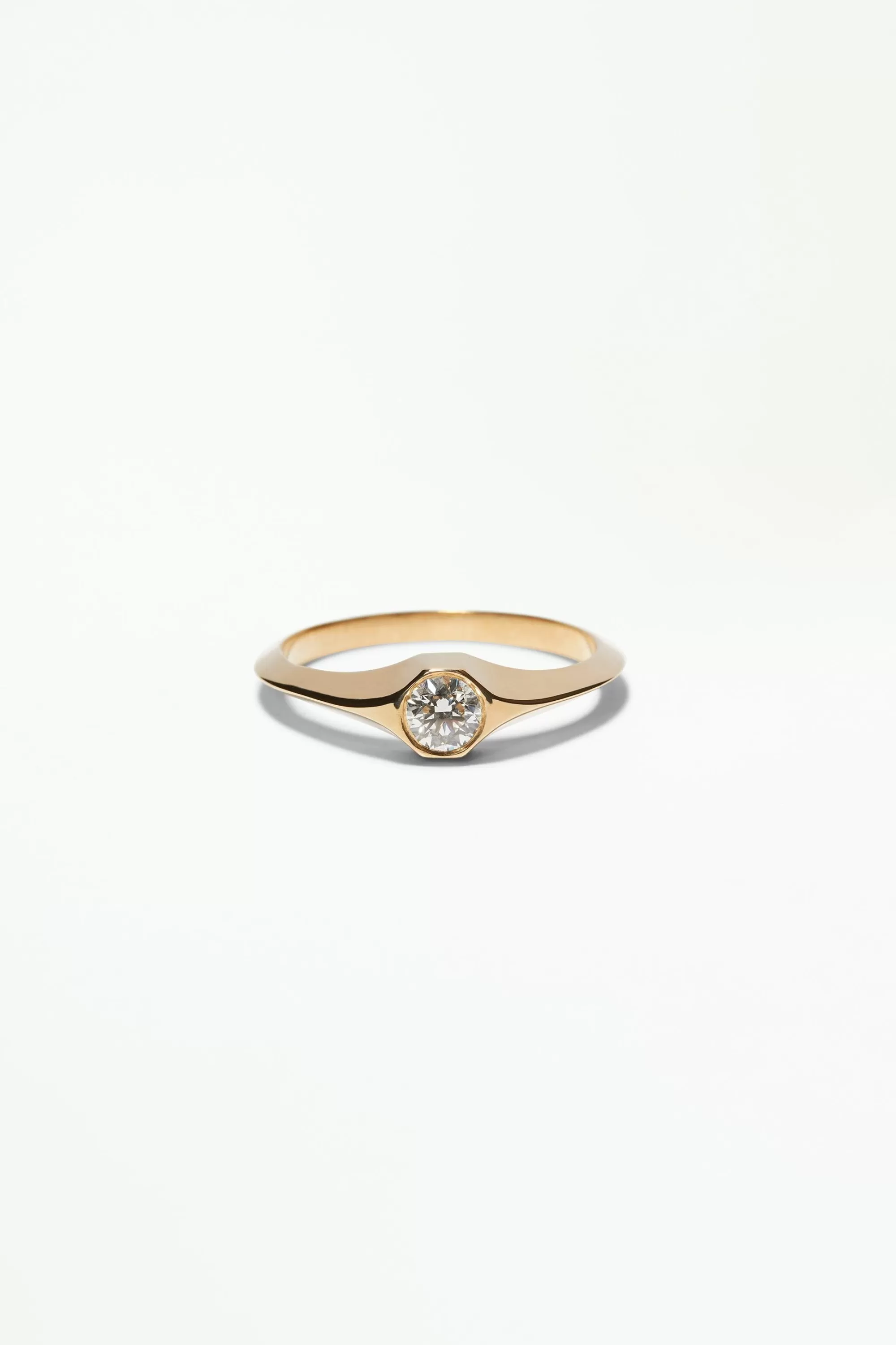 Outlet Small Round Brilliant Cut Diamond Signet Ring Rings